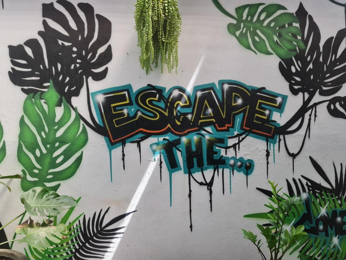 Somewhere To Escape - Hometel Bangkok Eksteriør billede
