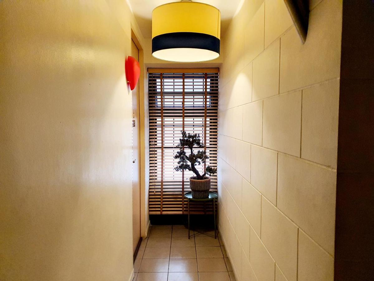 Somewhere To Escape - Hometel Bangkok Eksteriør billede
