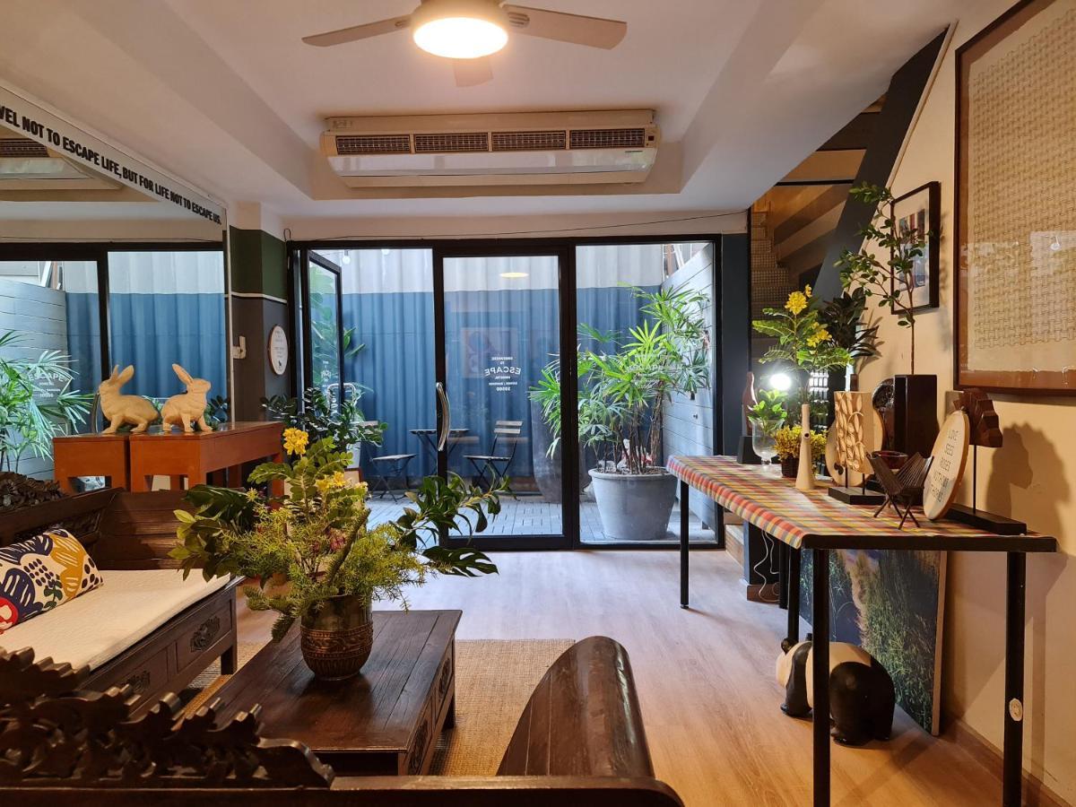 Somewhere To Escape - Hometel Bangkok Eksteriør billede