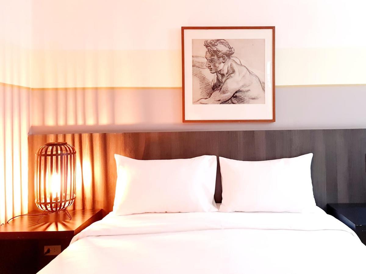 Somewhere To Escape - Hometel Bangkok Eksteriør billede