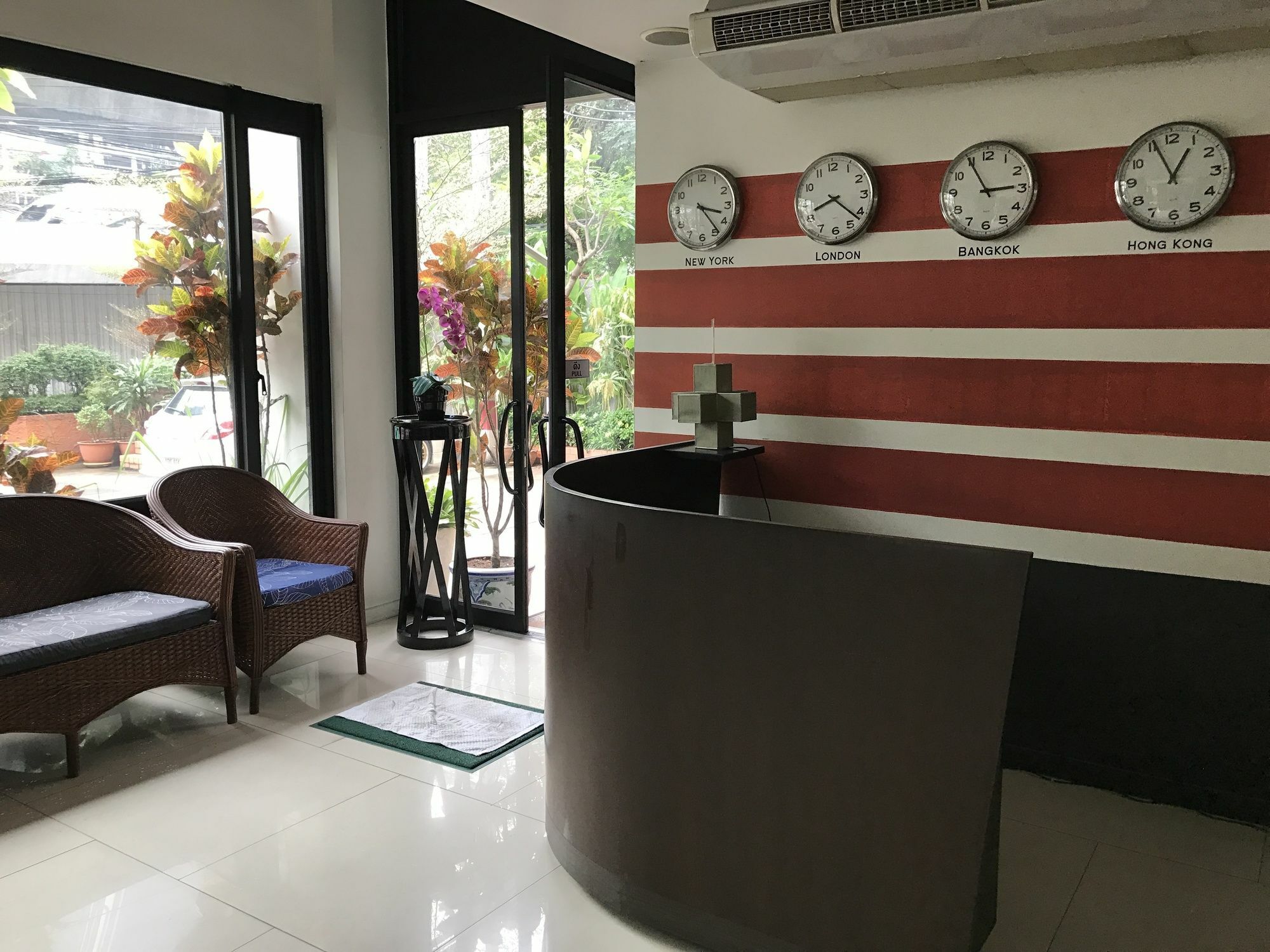 Somewhere To Escape - Hometel Bangkok Eksteriør billede